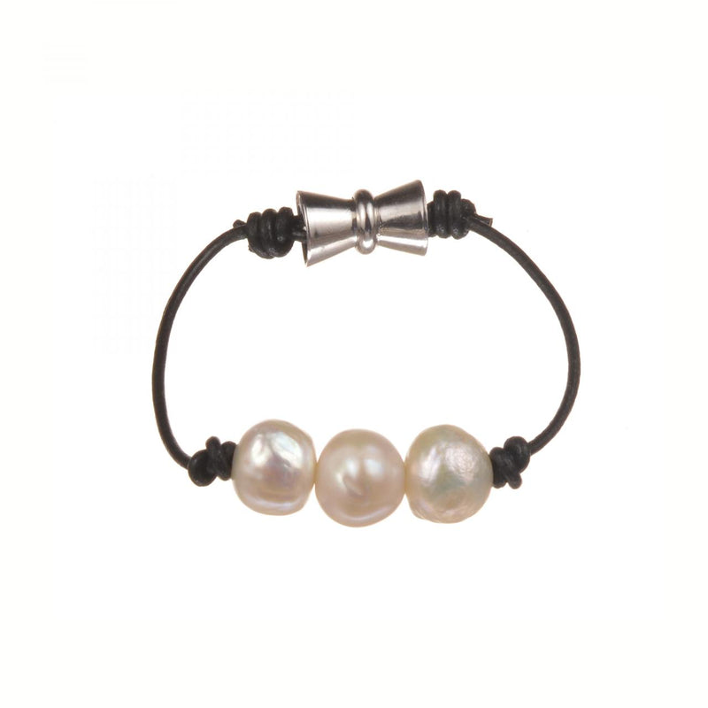 BLACK LEATHER & PEARL BRACELET